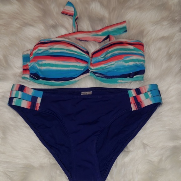 Bikini - Picture 1 of 3